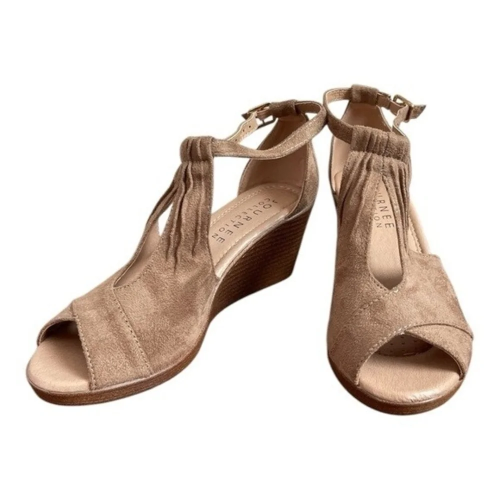 Journee Collection Kedzie Gold Tan Faux Suede Wedge Sandals Women’s Size 7 NWOB